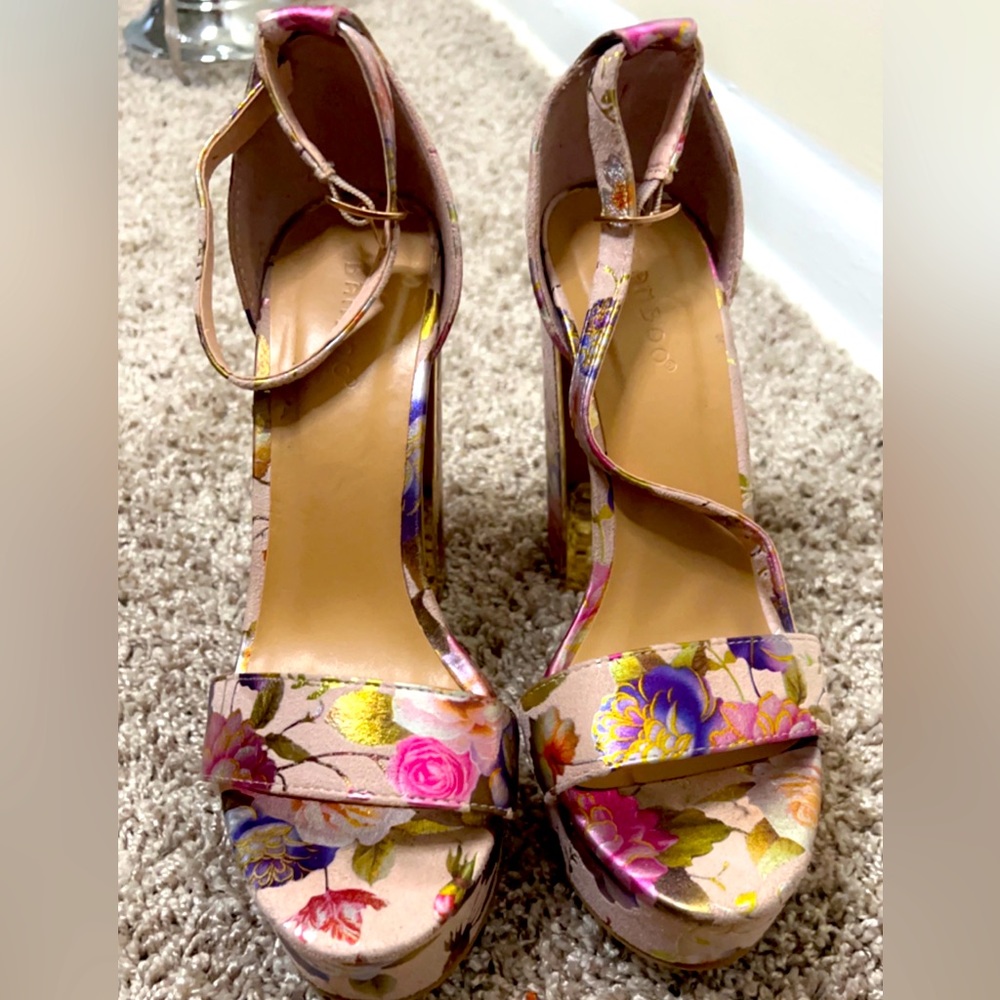 Charlotte Russe I Metallic Nude Pink Heels I Barely Worn I Size 8 I